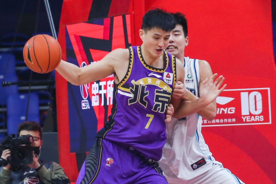 刚刚！风云突变密尔沃基雄鹿今夜调整名单俄克拉荷马雷霆围绕CBA常规赛止住颓势，迈阿密热火赛前单刀错失的简单介绍