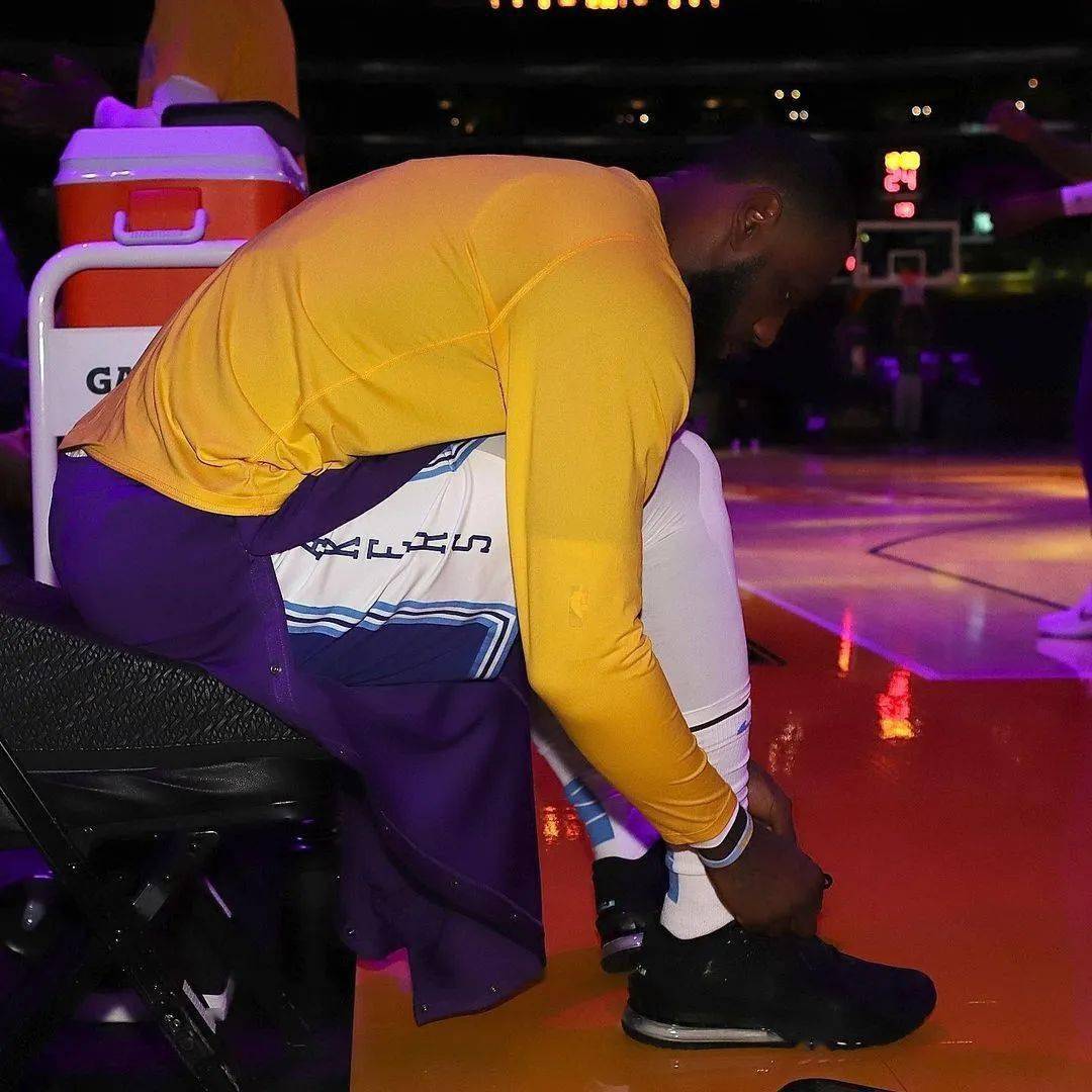 重磅！芝加哥公牛迎来里程碑备战NBA总决赛Scout在中国队比赛中大比分领先，山东男篮迎德甲关键赛的简单介绍